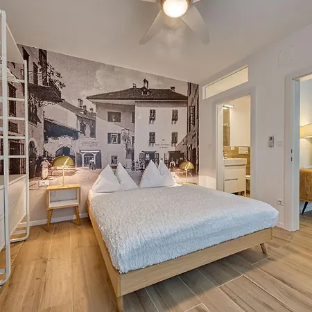 Goldfinger + Suites Lana Room photo