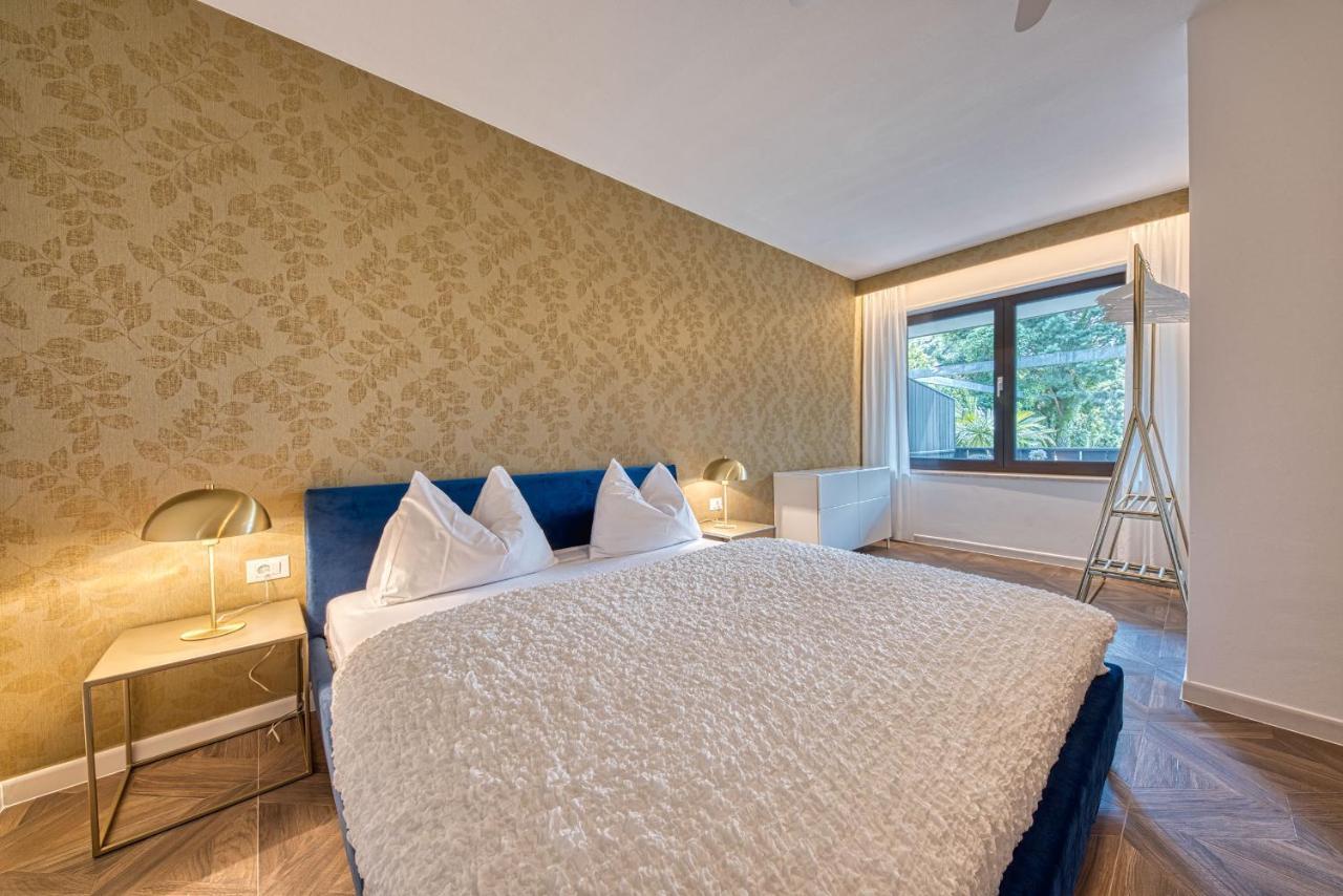 Goldfinger + Aparthotel Lana