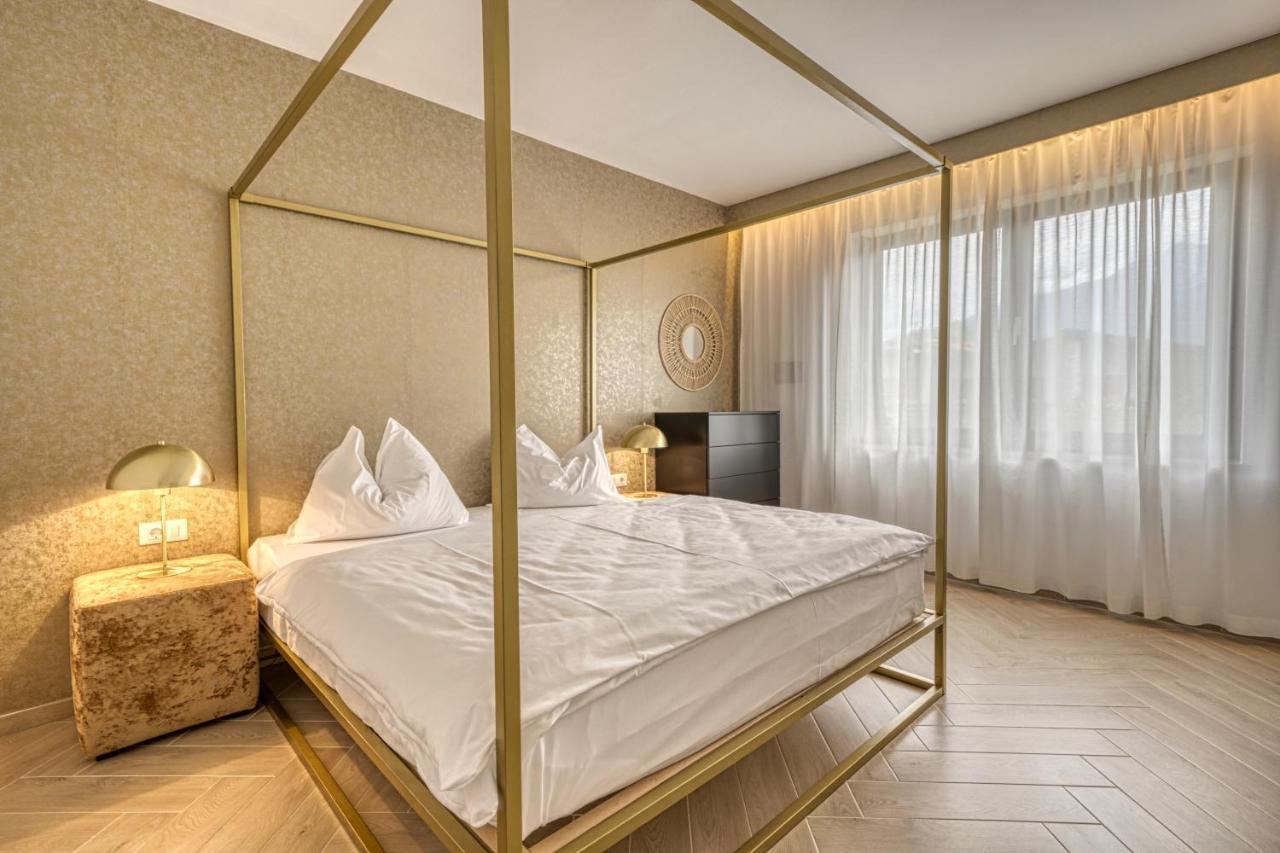 Goldfinger + Aparthotel 3*
