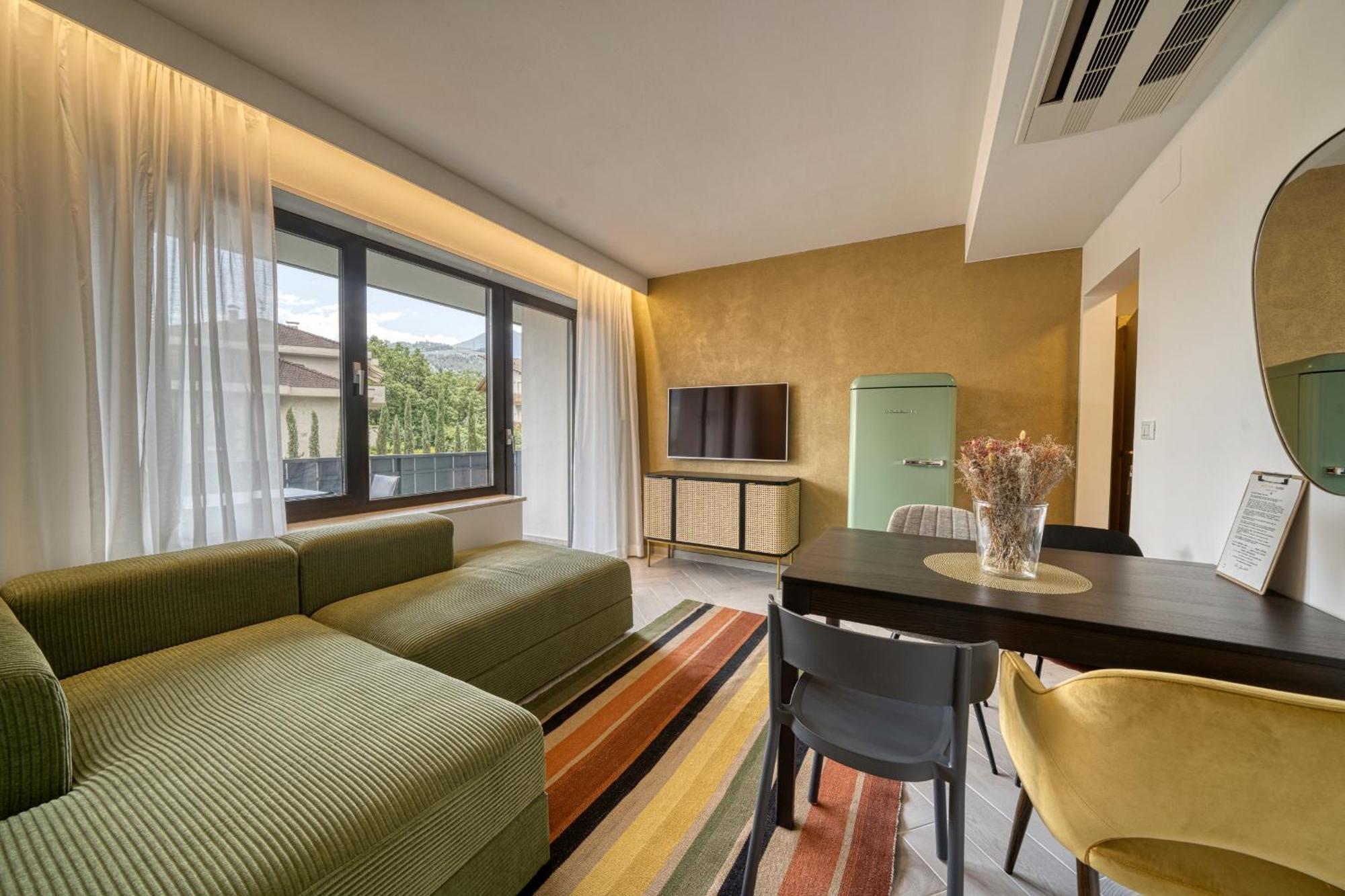 Goldfinger + Aparthotel